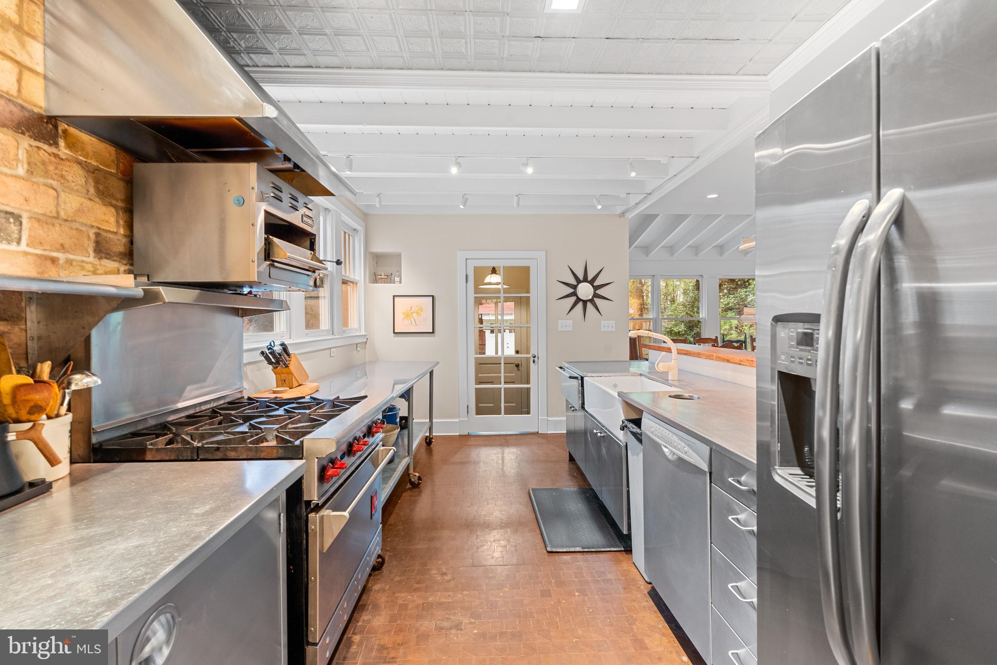 5725 SHERIER PLACE NW