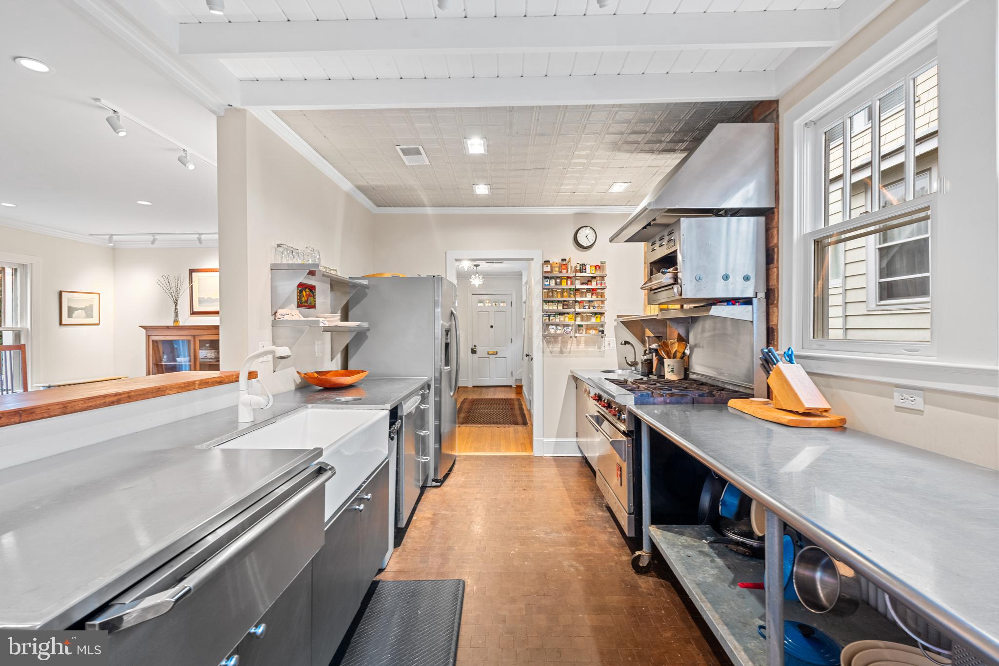 5725 SHERIER PLACE NW