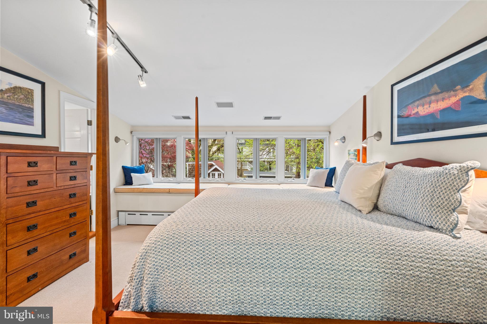 5725 SHERIER PLACE NW