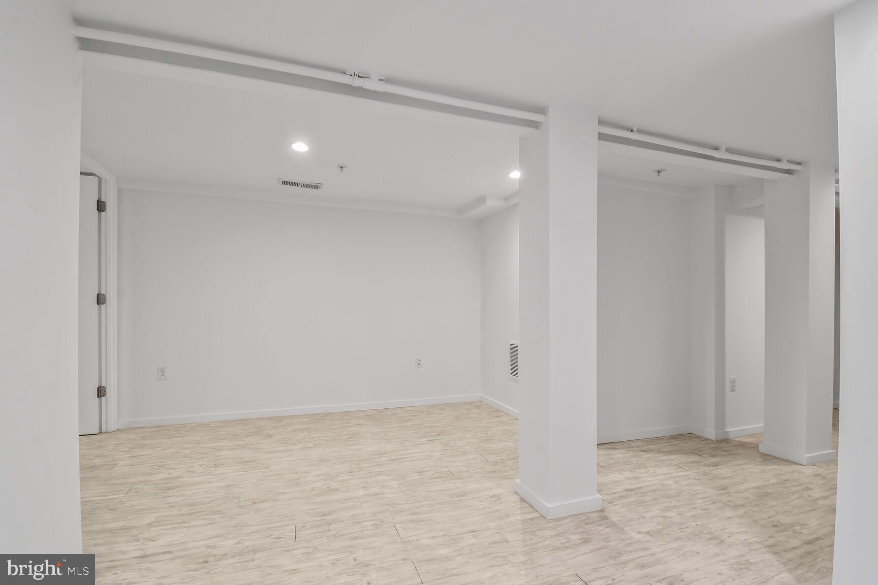 24 RHODE ISLAND AVE NE #A