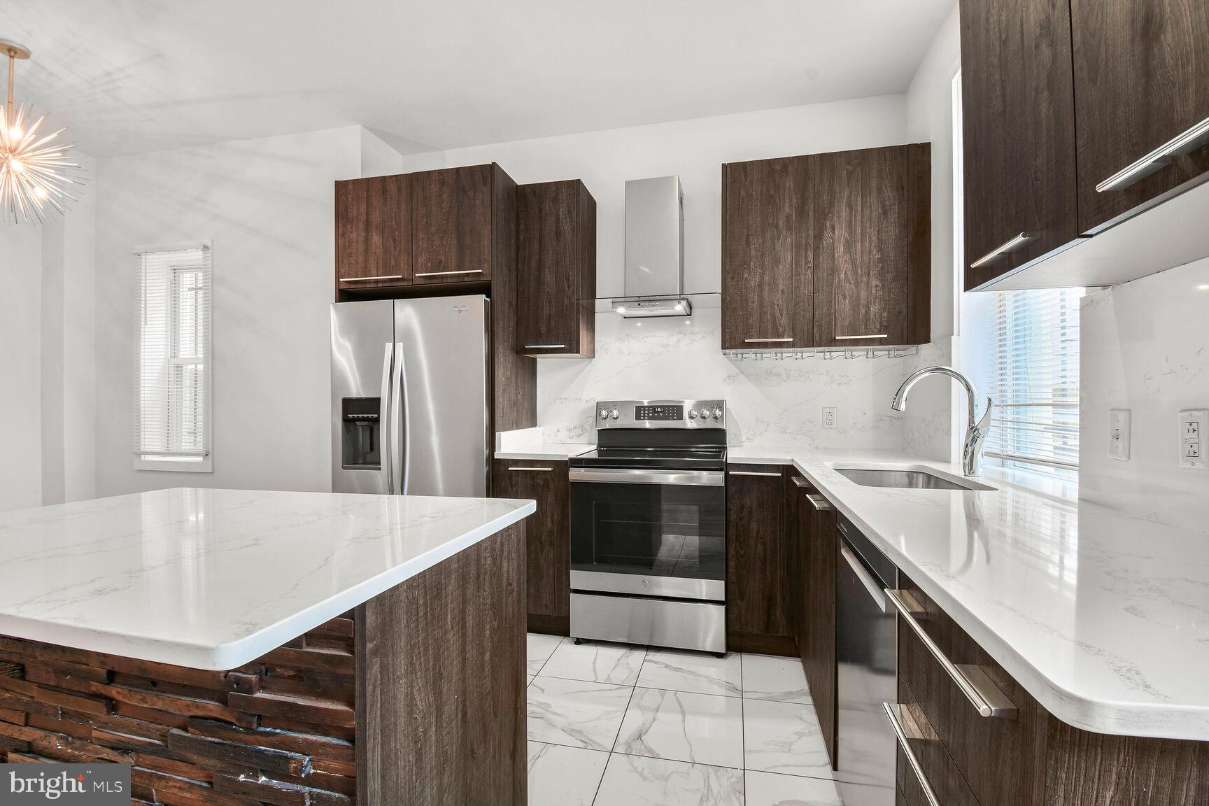 24 RHODE ISLAND AVE NE #A