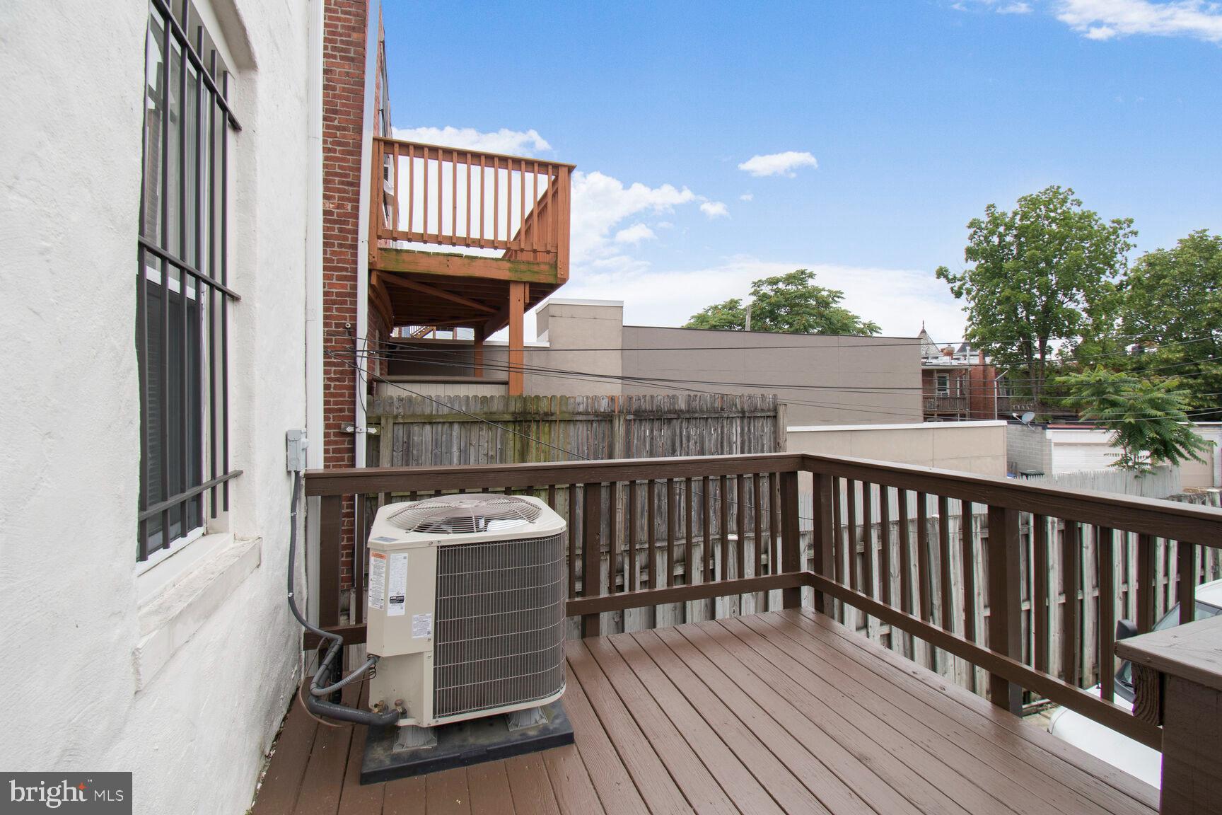 24 RHODE ISLAND AVE NE #A