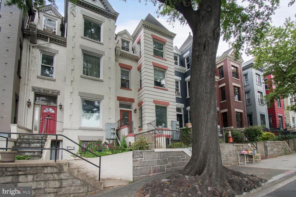 24 RHODE ISLAND AVE NE #A