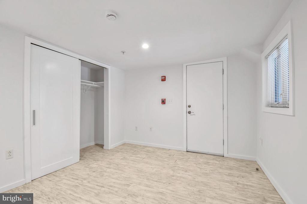 24 RHODE ISLAND AVE NE #A