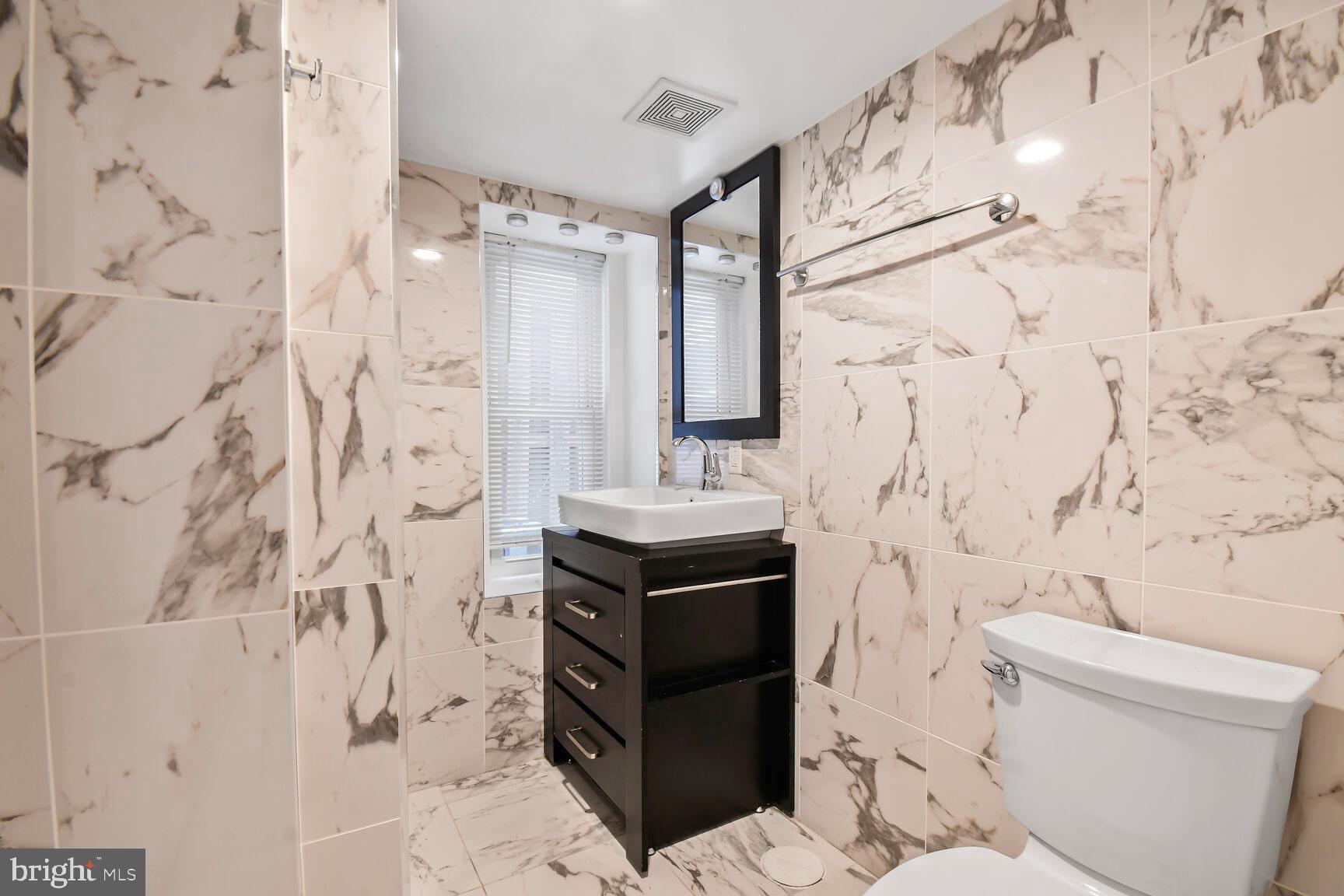 24 RHODE ISLAND AVE NE #A