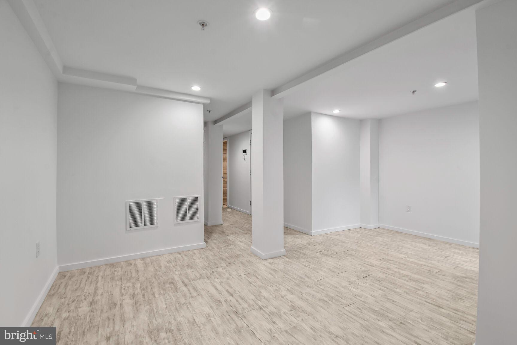 24 RHODE ISLAND AVE NE #A