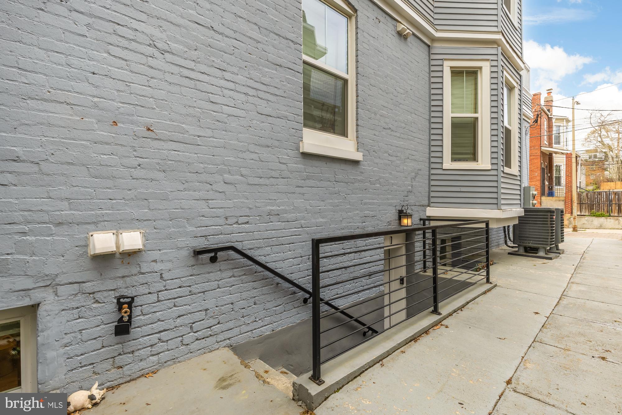 909 WEBSTER ST NW #1