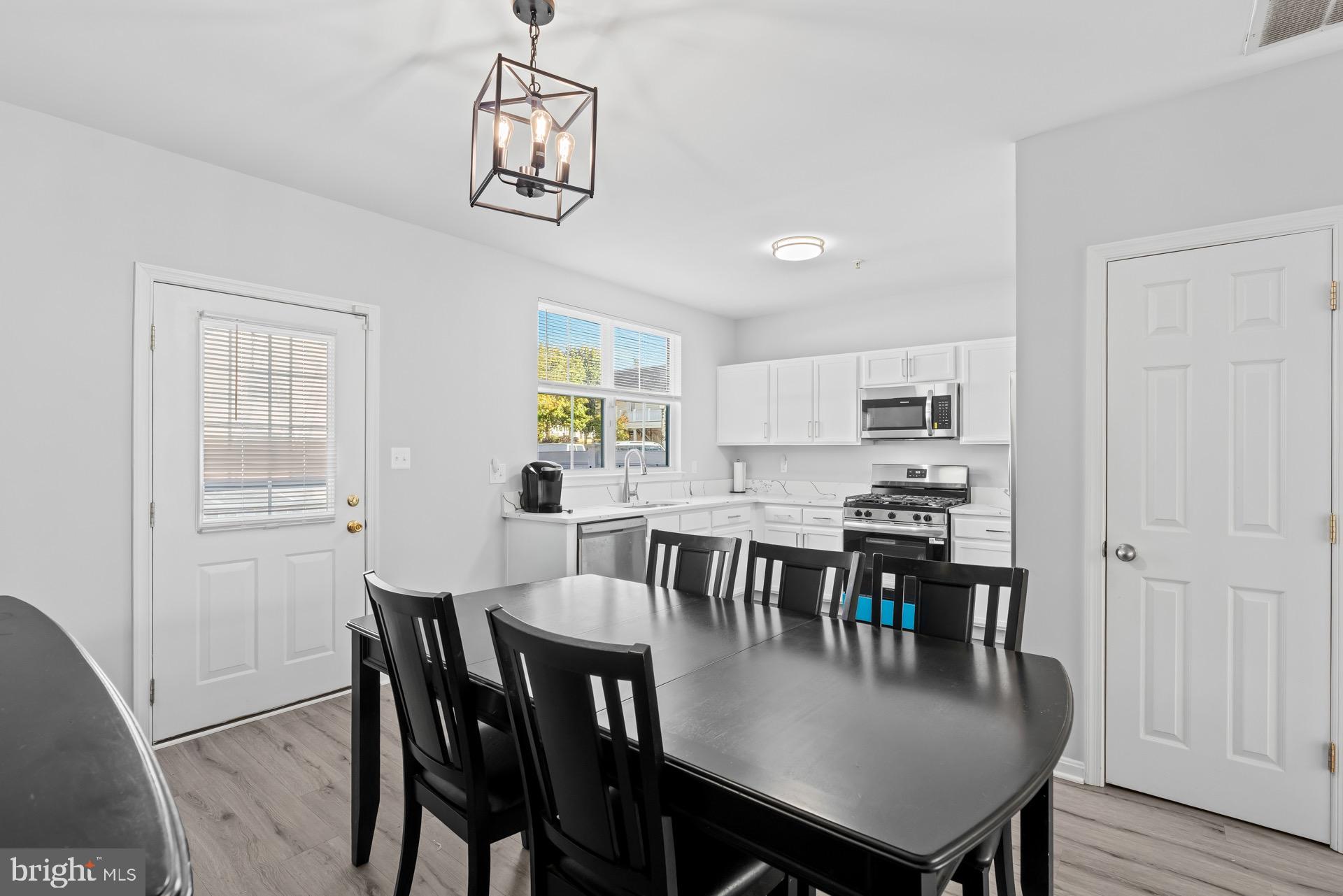 1753 TOBIAS DRIVE SE