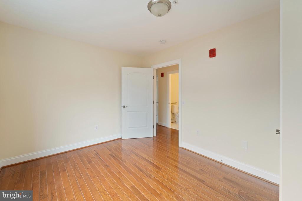 911 KENNEDY STREET NW 4