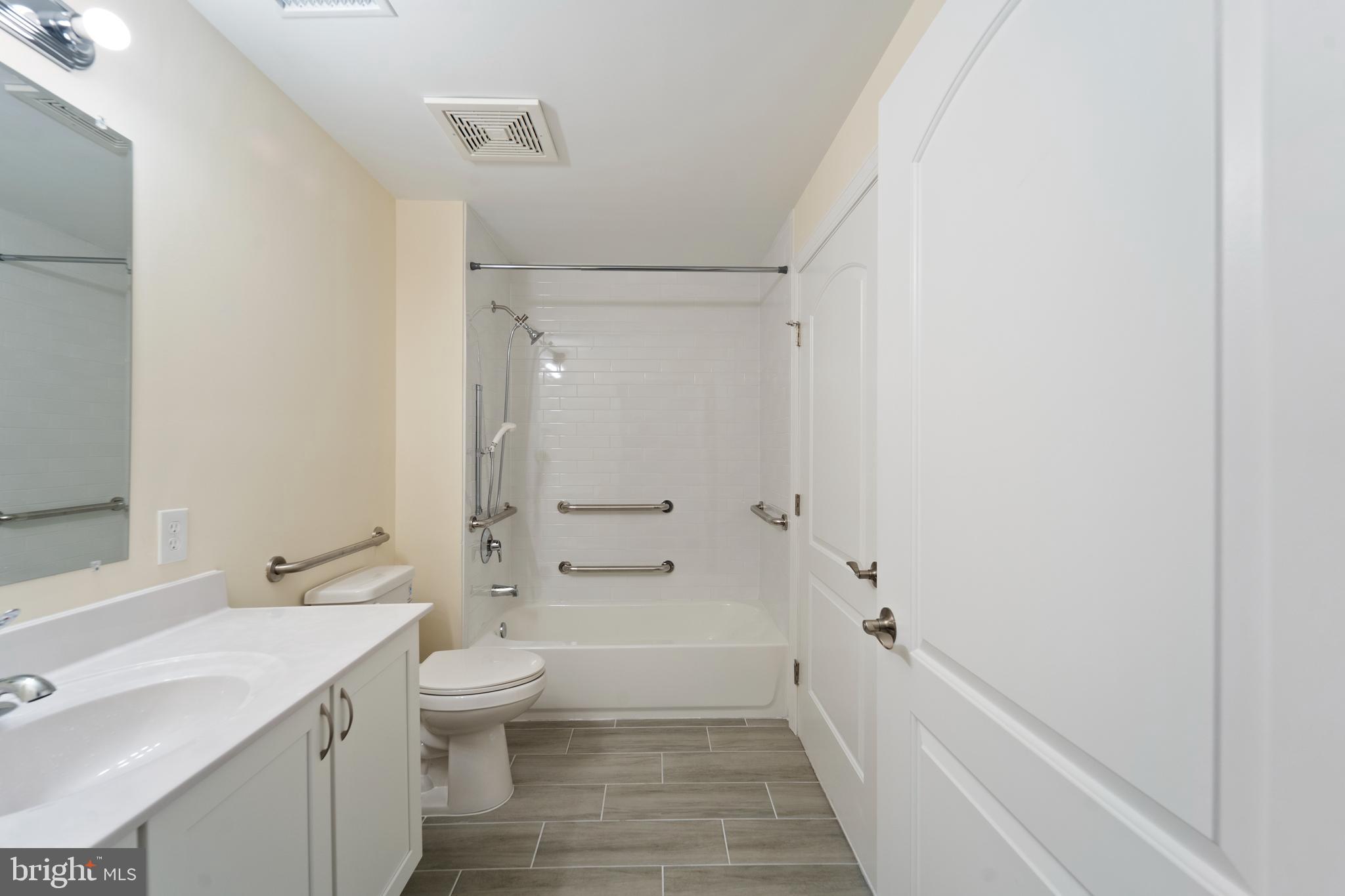 911 KENNEDY STREET NW 4