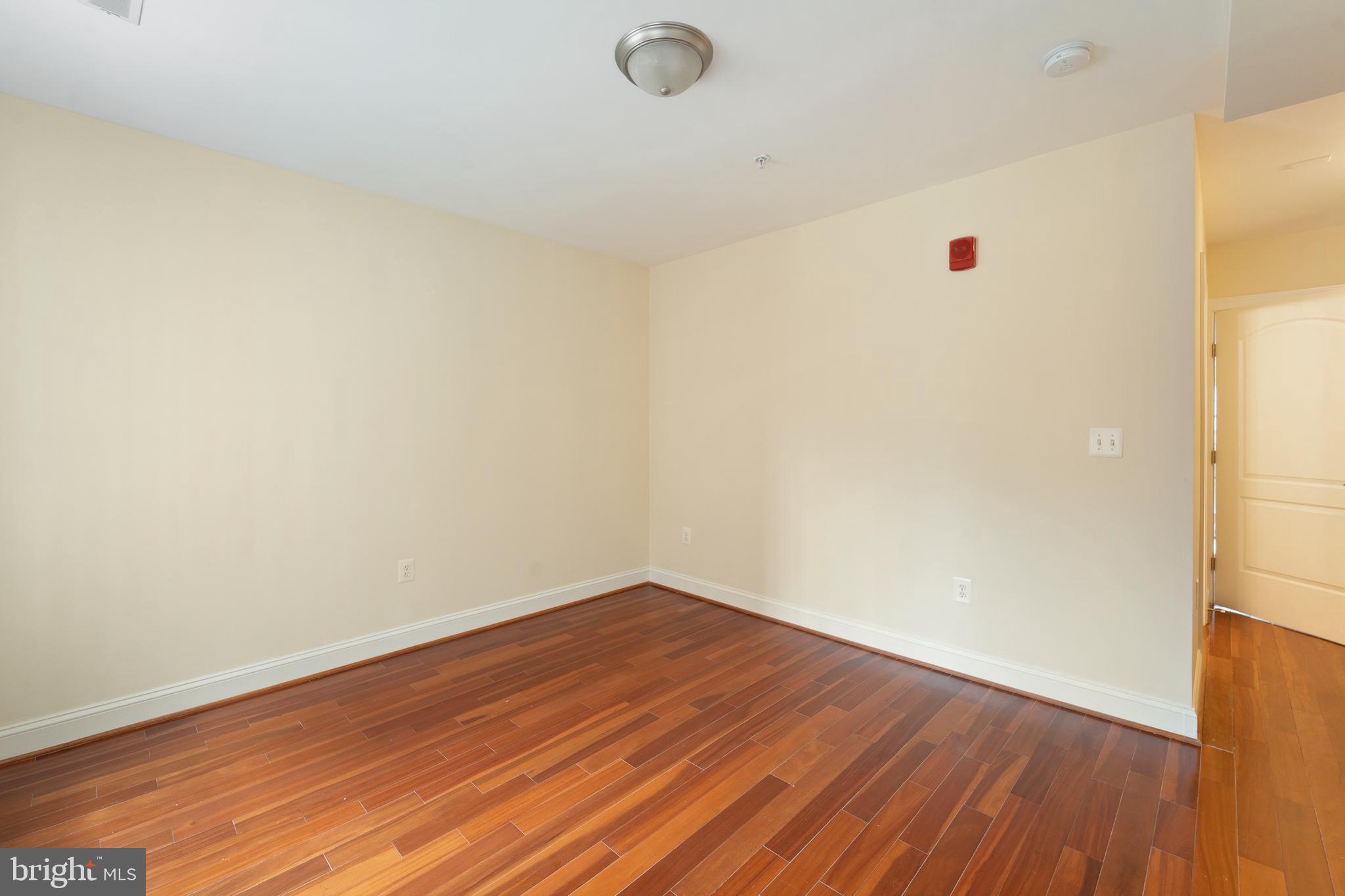 911 KENNEDY STREET NW 4