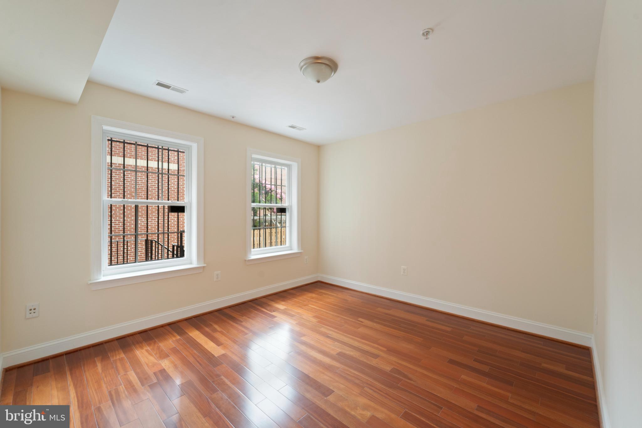 911 KENNEDY STREET NW 4