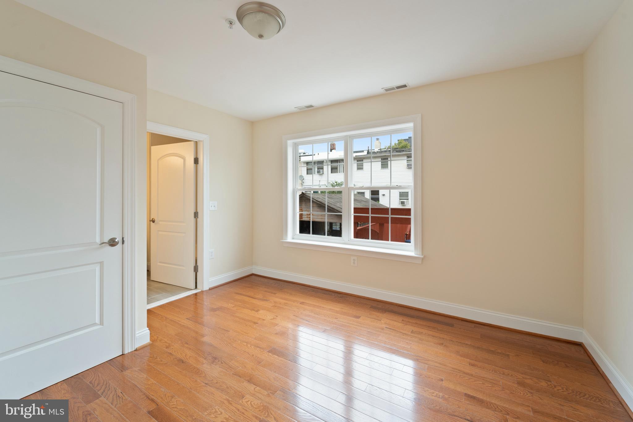 911 KENNEDY STREET NW 4