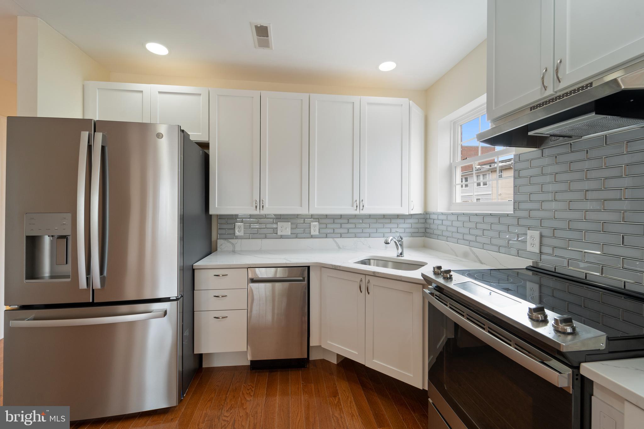 911 KENNEDY STREET NW 4