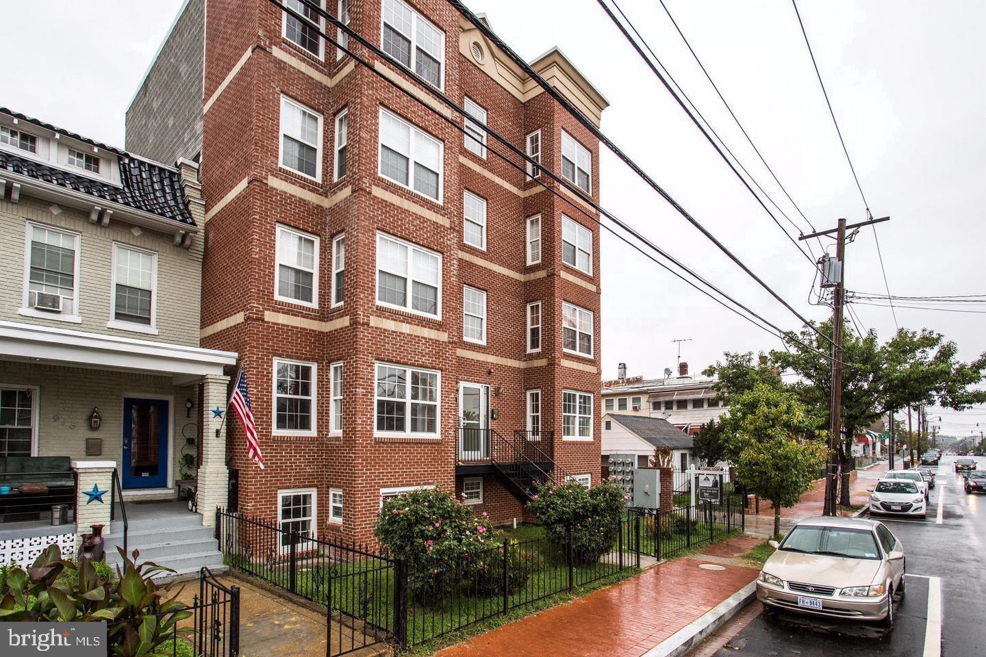 911 KENNEDY STREET NW 4