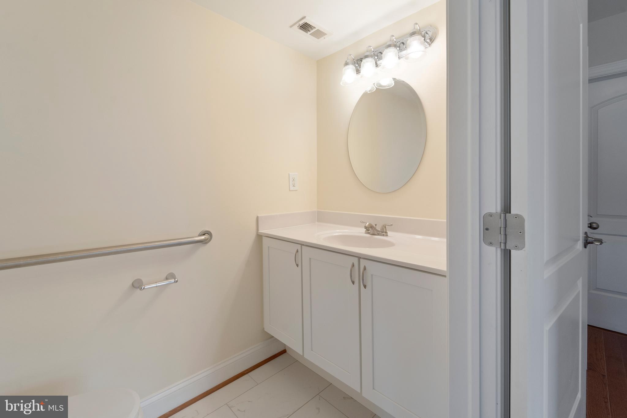 911 KENNEDY STREET NW 4