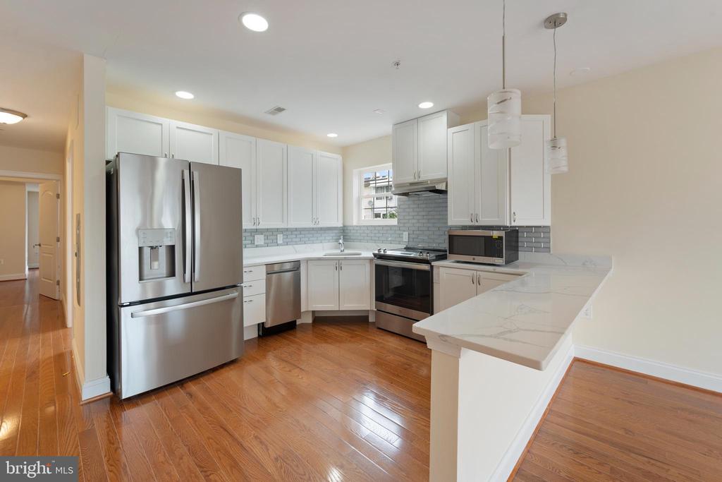 911 KENNEDY STREET NW 4