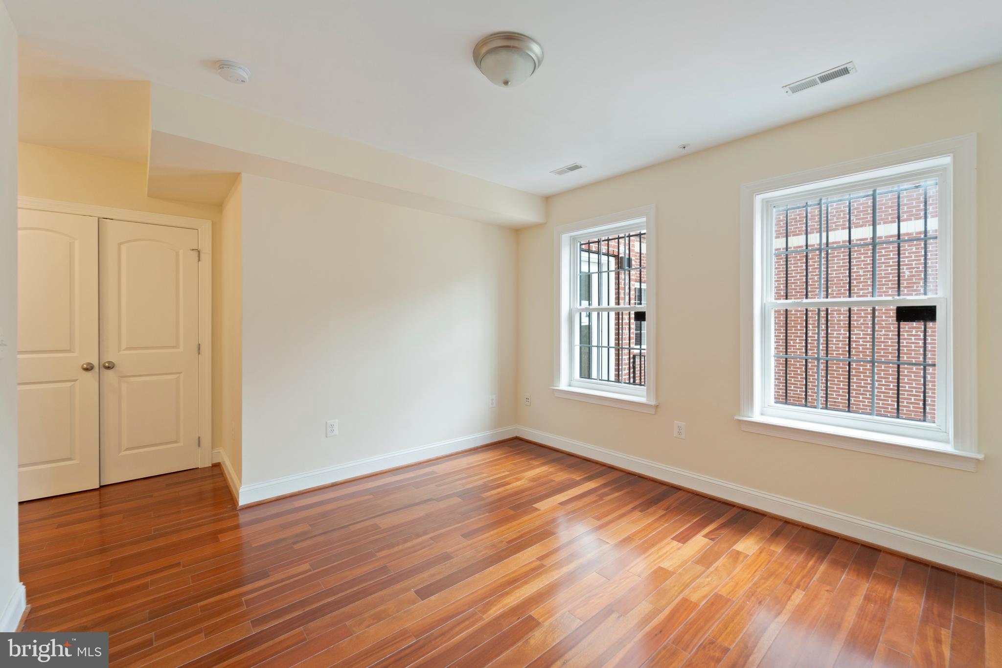 911 KENNEDY STREET NW 4