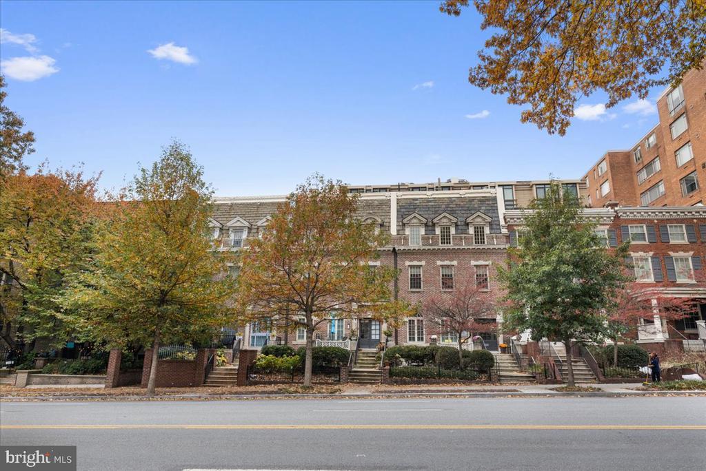 2818 CONNECTICUT AVENUE NW 104