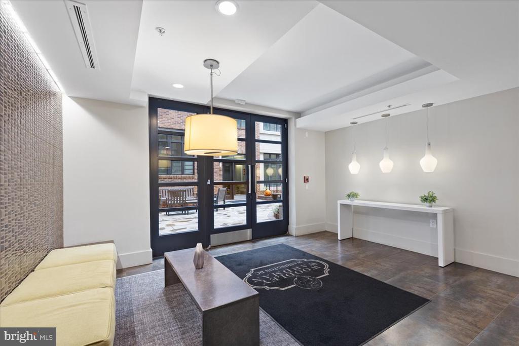 2818 CONNECTICUT AVENUE NW 104