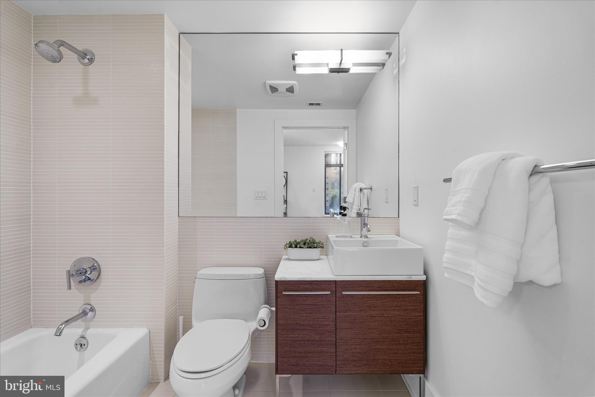 2818 CONNECTICUT AVENUE NW 104