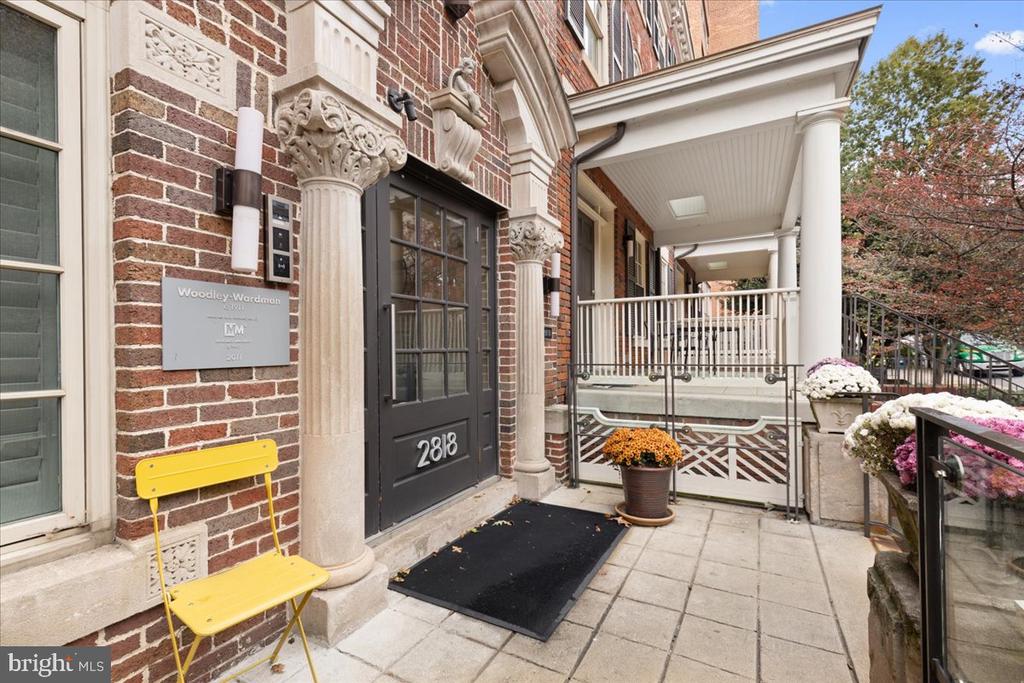 2818 CONNECTICUT AVENUE NW 104
