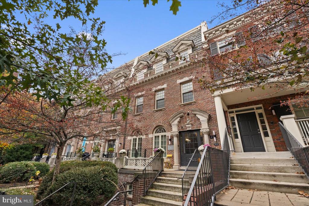 2818 CONNECTICUT AVENUE NW 104