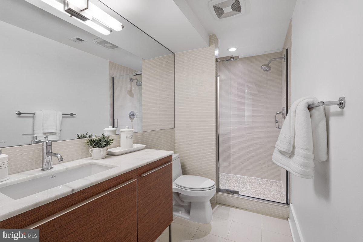 2818 CONNECTICUT AVENUE NW 104