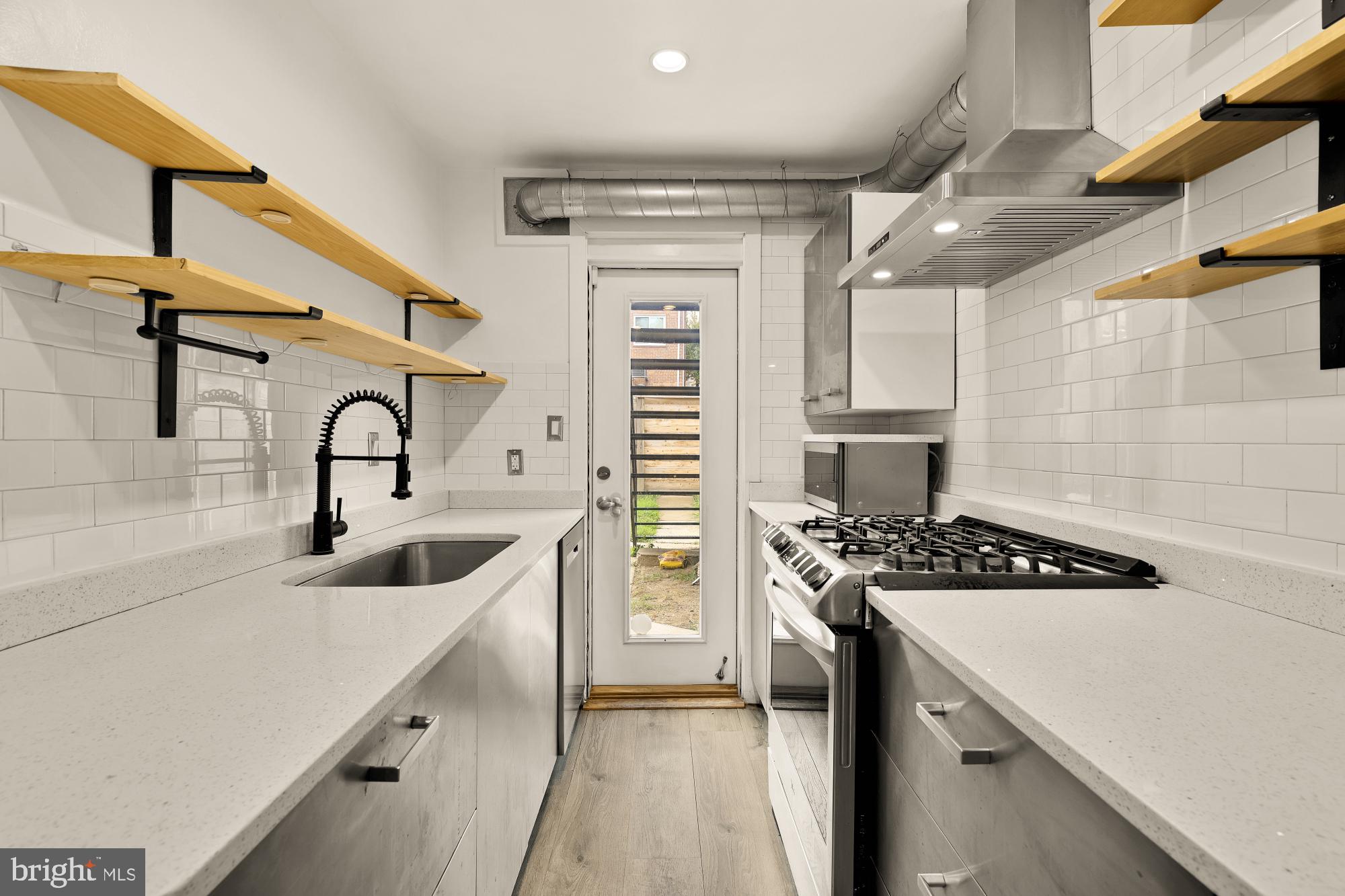 215 HAWAII AVENUE NE