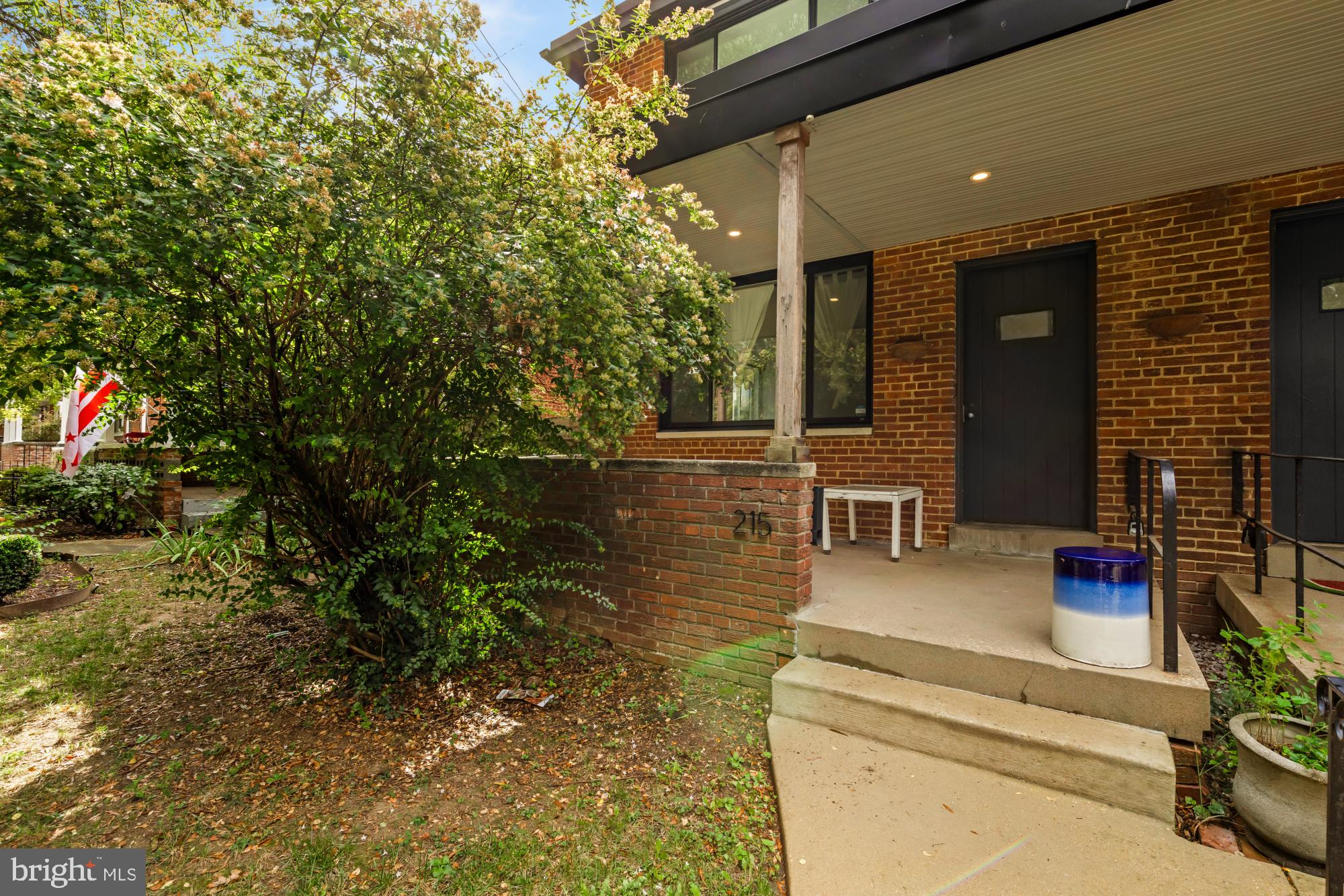 215 HAWAII AVENUE NE