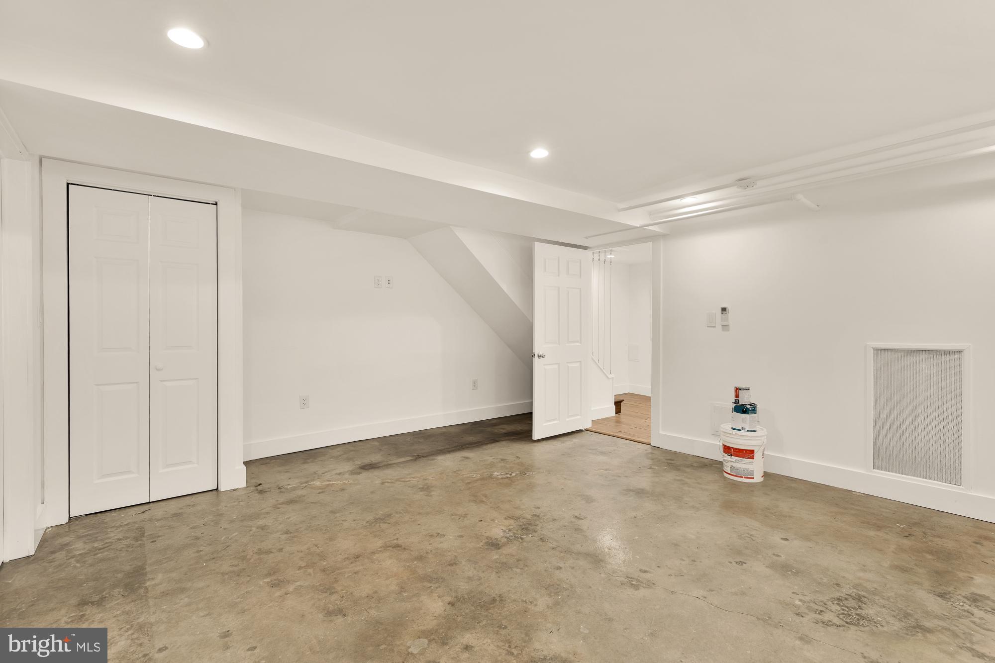 215 HAWAII AVENUE NE