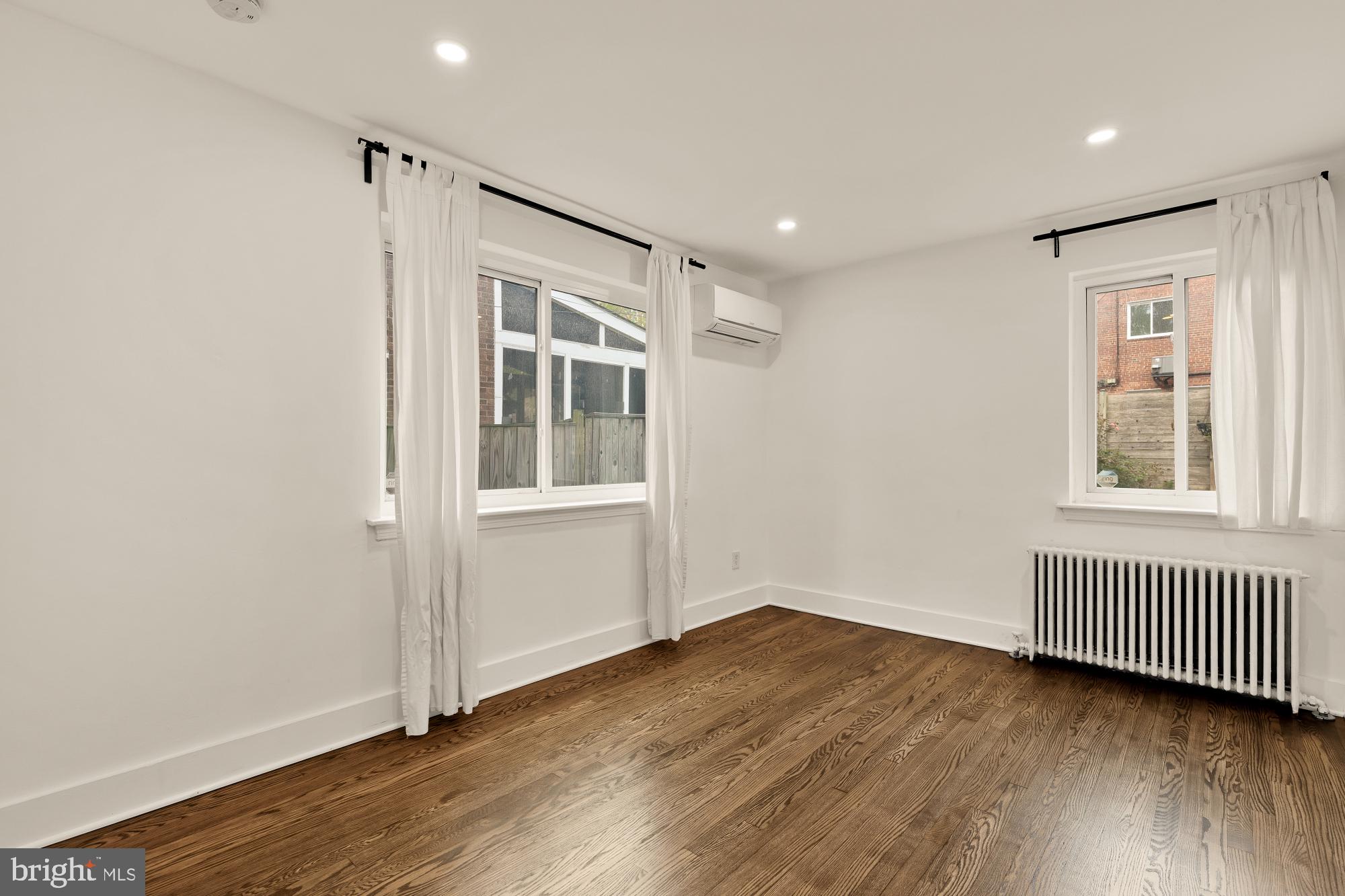 215 HAWAII AVENUE NE