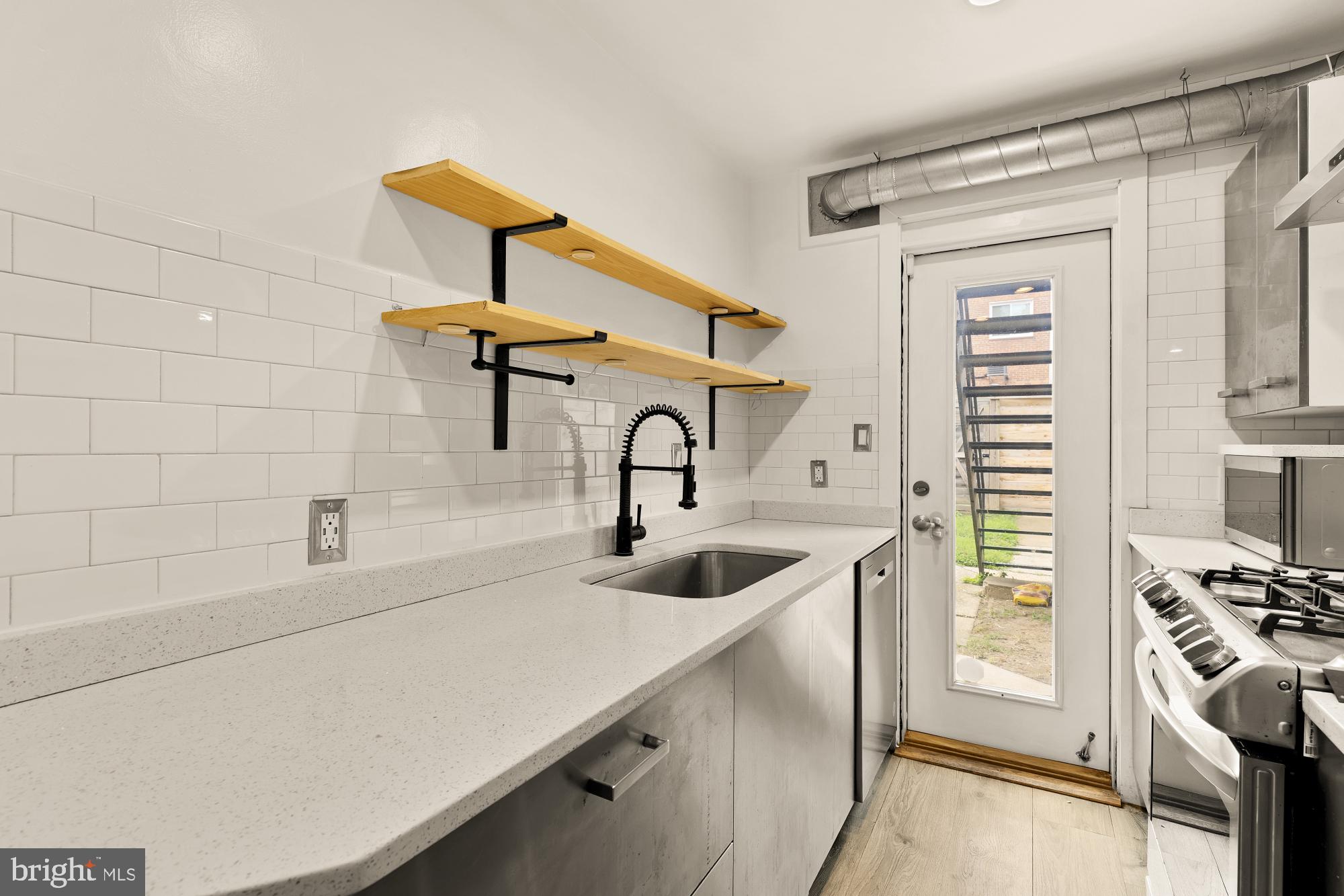 215 HAWAII AVENUE NE