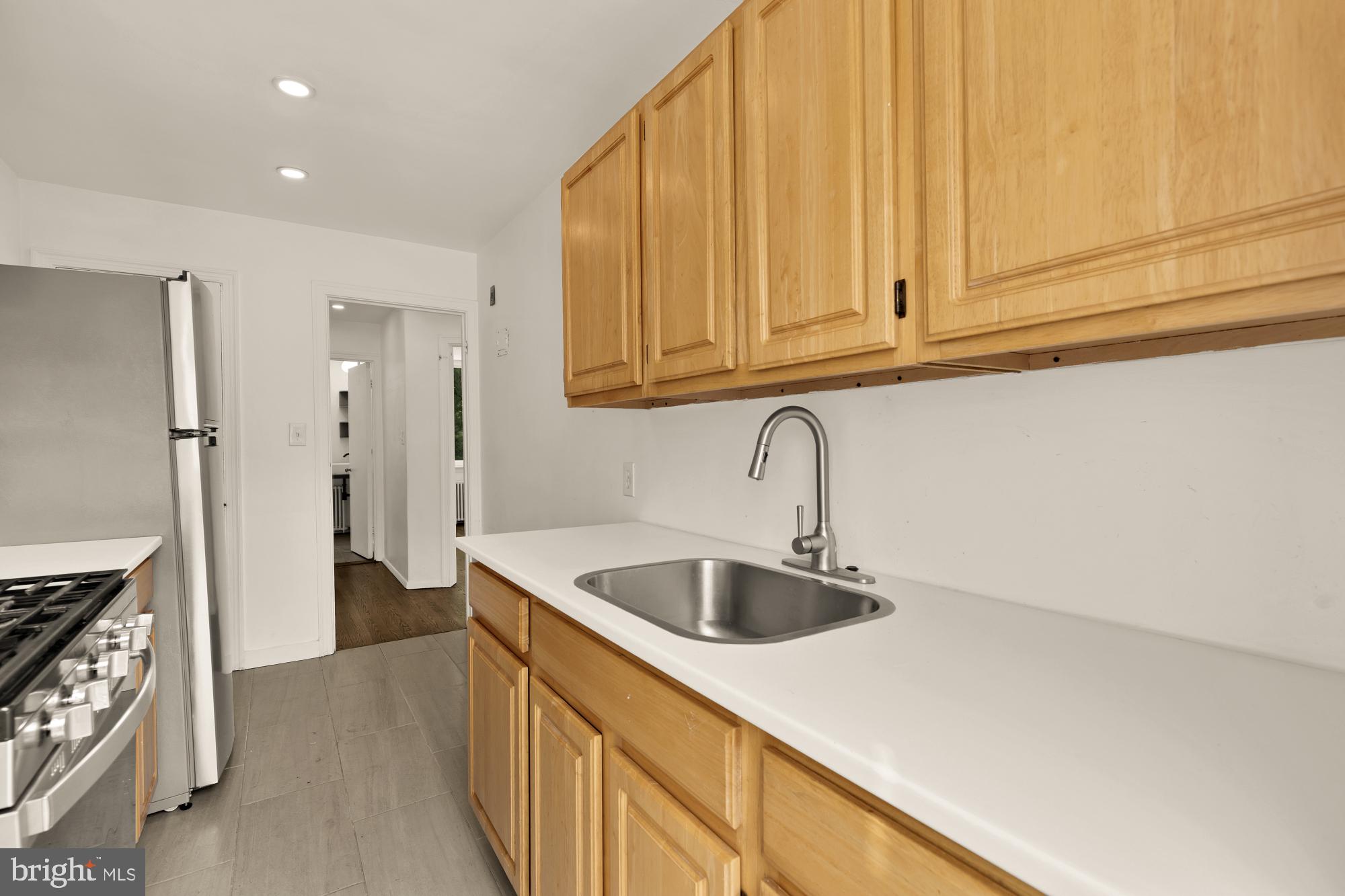 215 HAWAII AVENUE NE