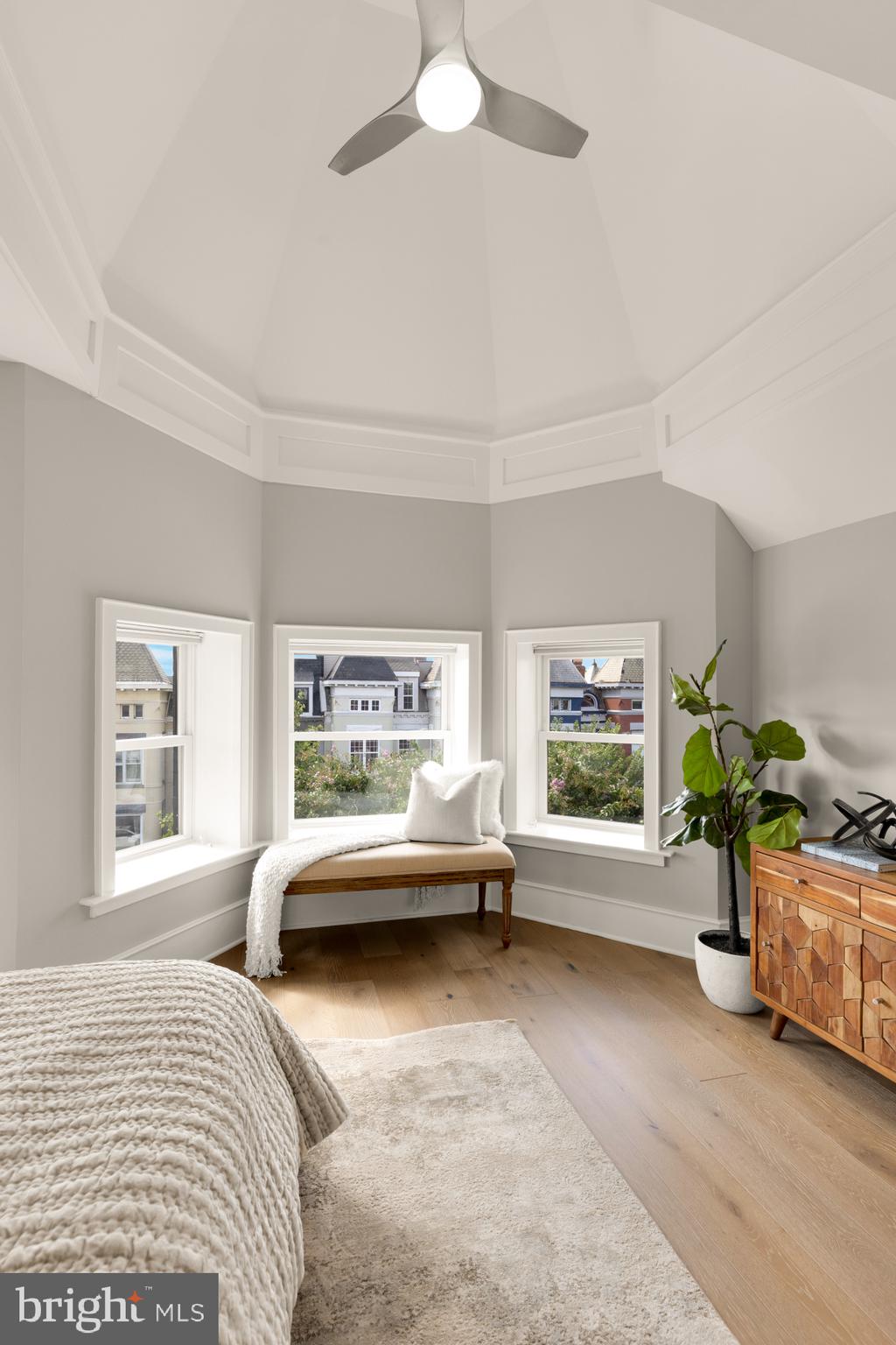 1735 1ST STREET NW 2