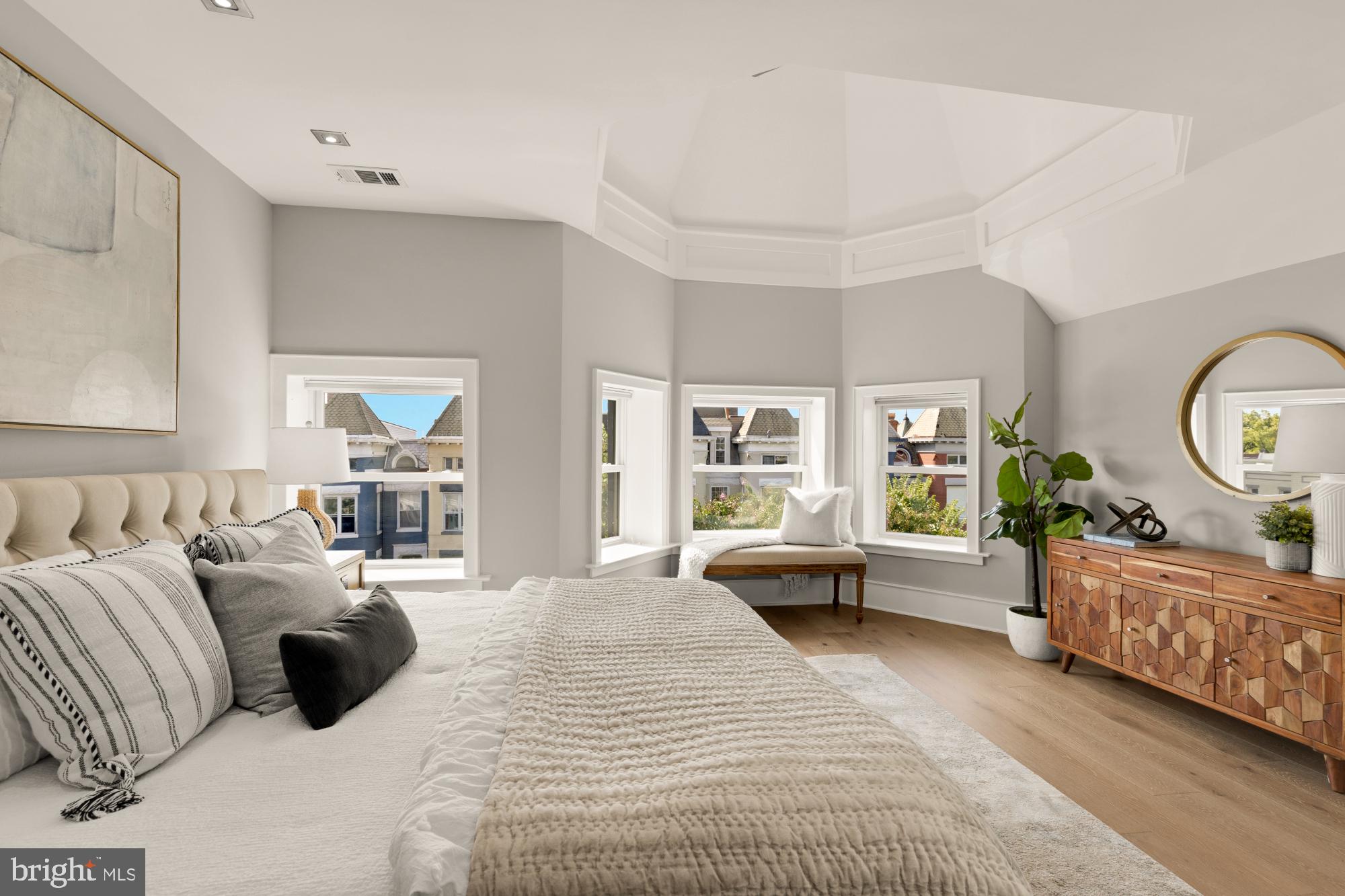 1735 1ST STREET NW 2