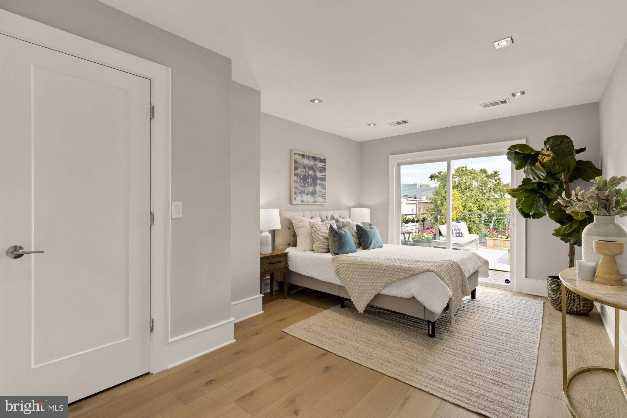 1735 1ST STREET NW 2