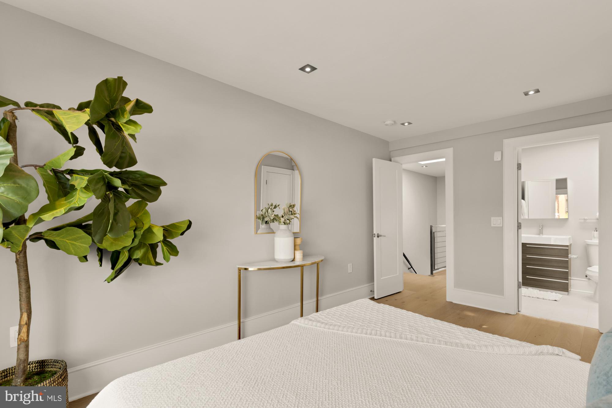 1735 1ST STREET NW 2