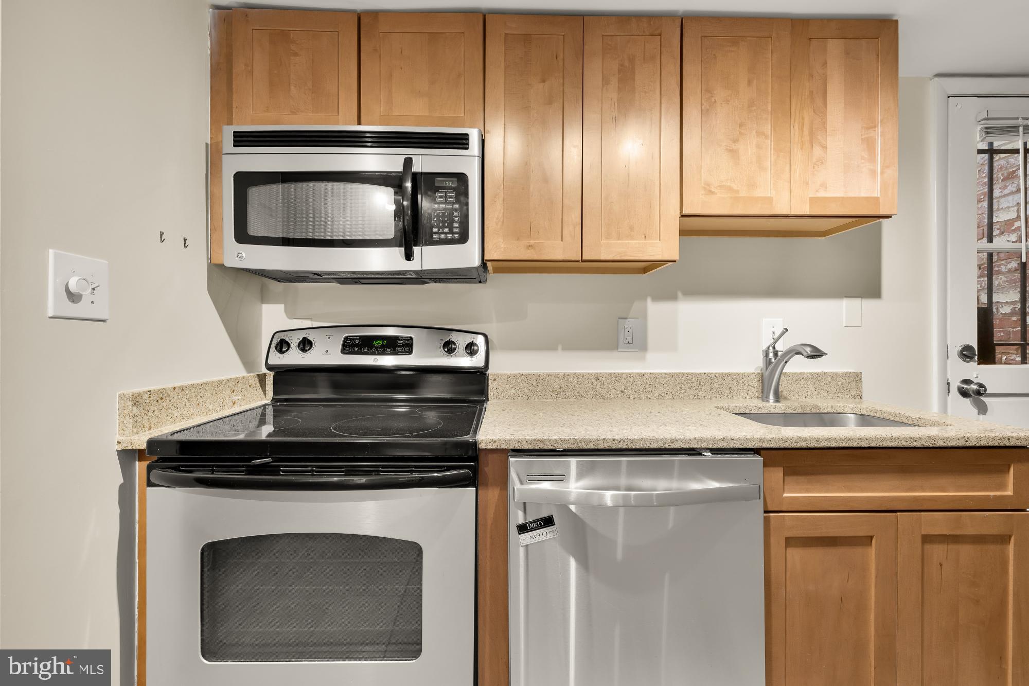 650 E STREET NE BASEMENT