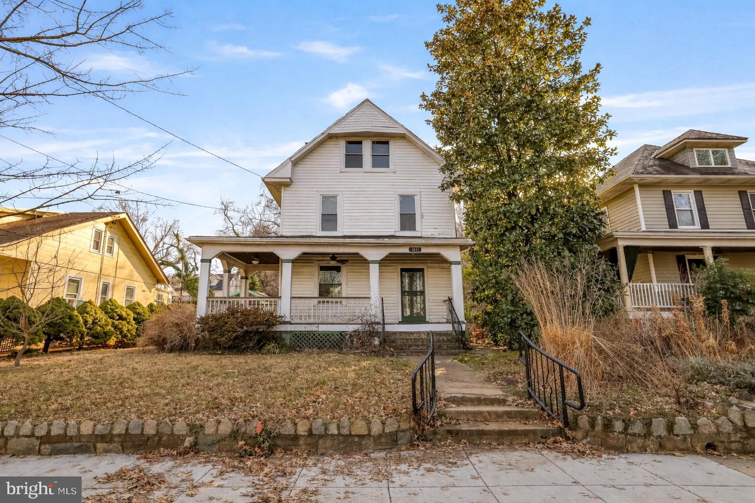 1811 LAWRENCE STREET NE