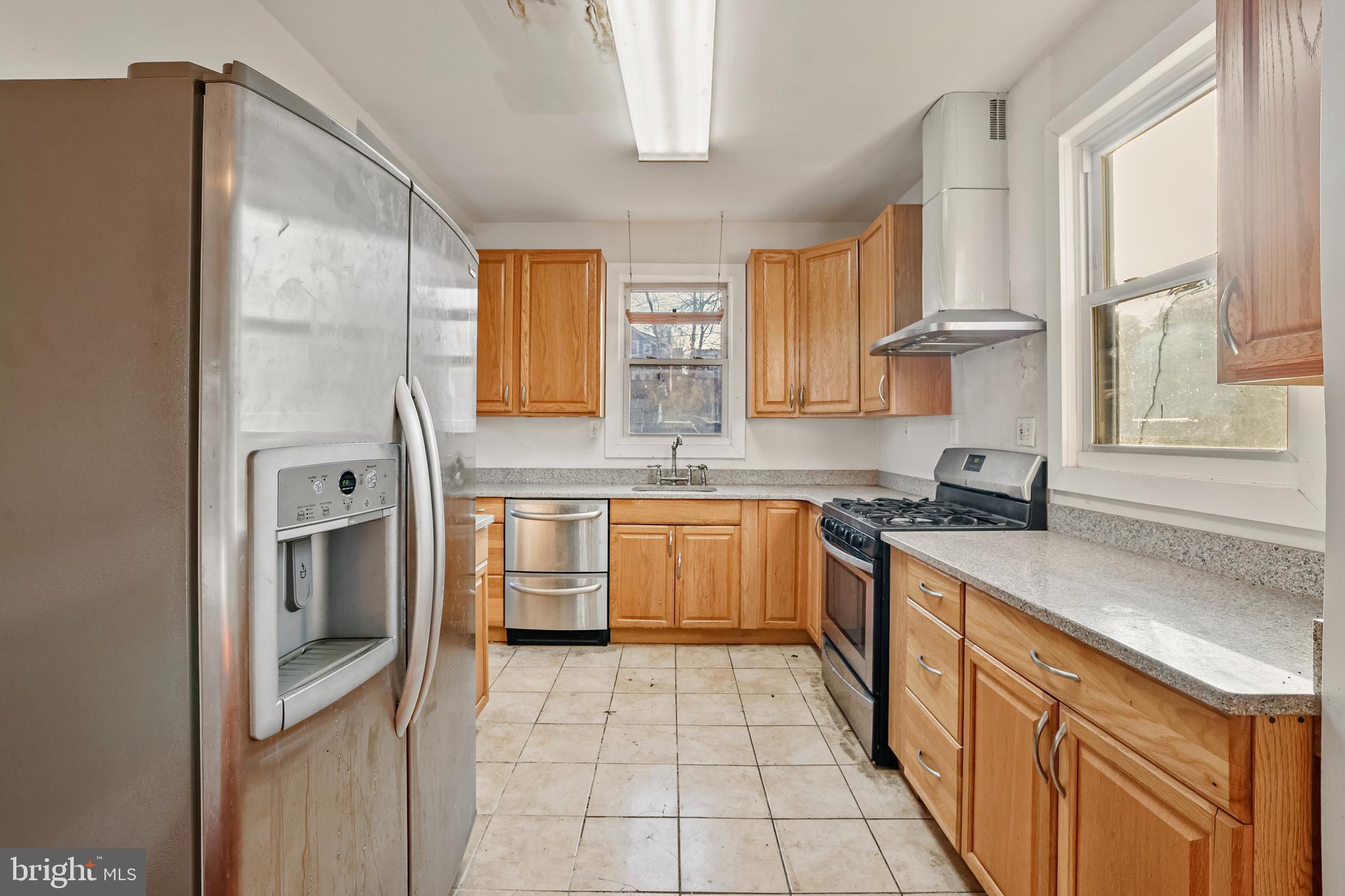 1811 LAWRENCE STREET NE