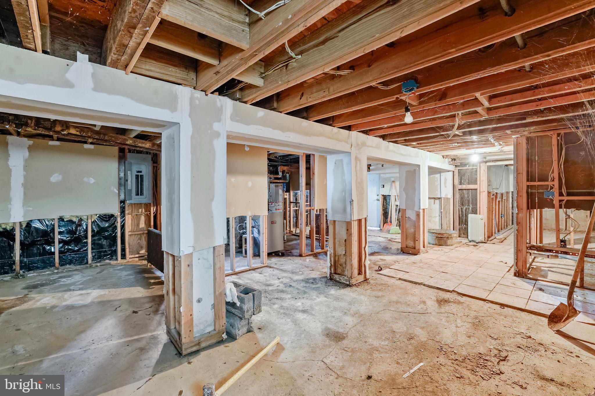 1811 LAWRENCE STREET NE