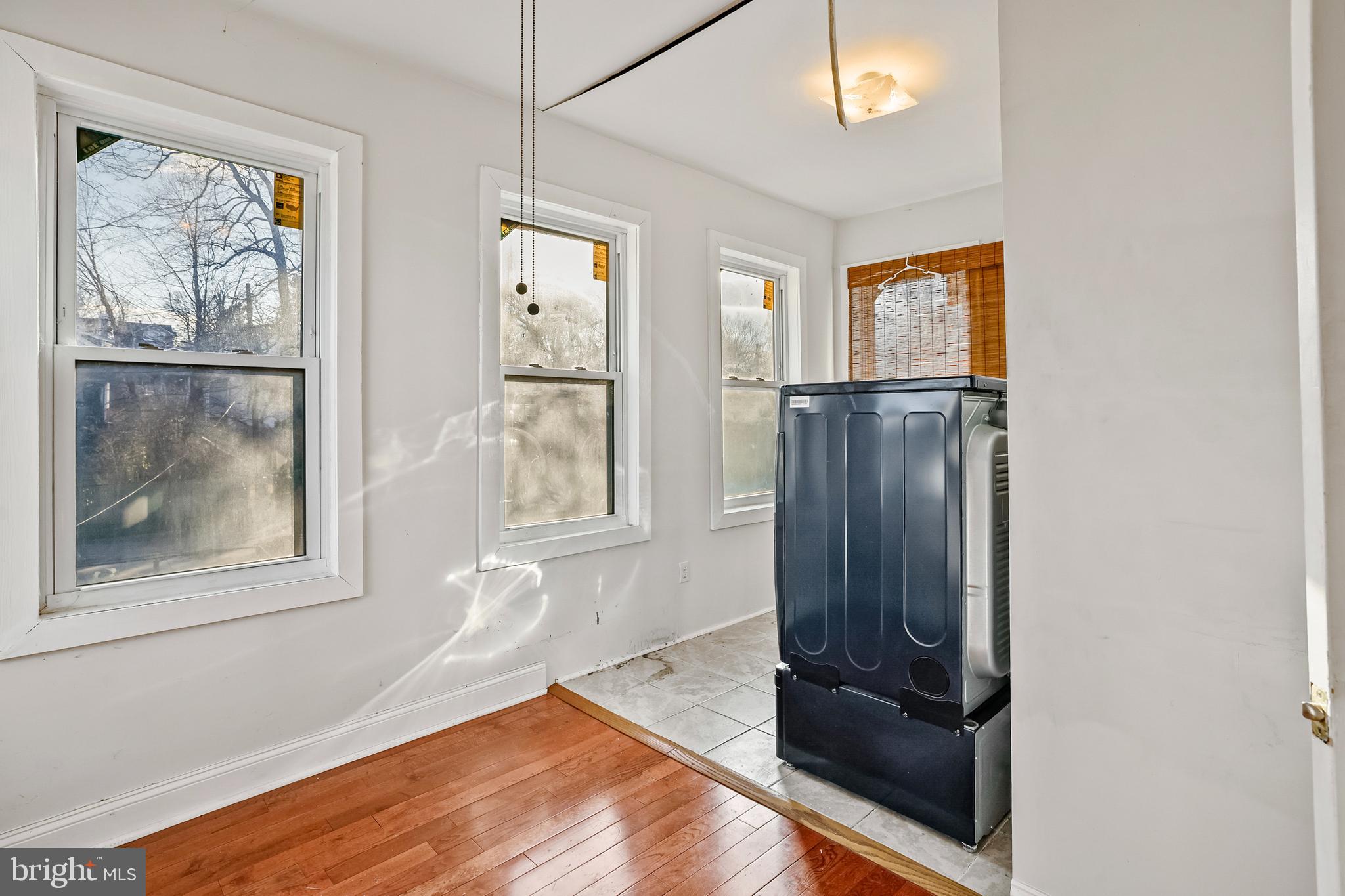 1811 LAWRENCE STREET NE