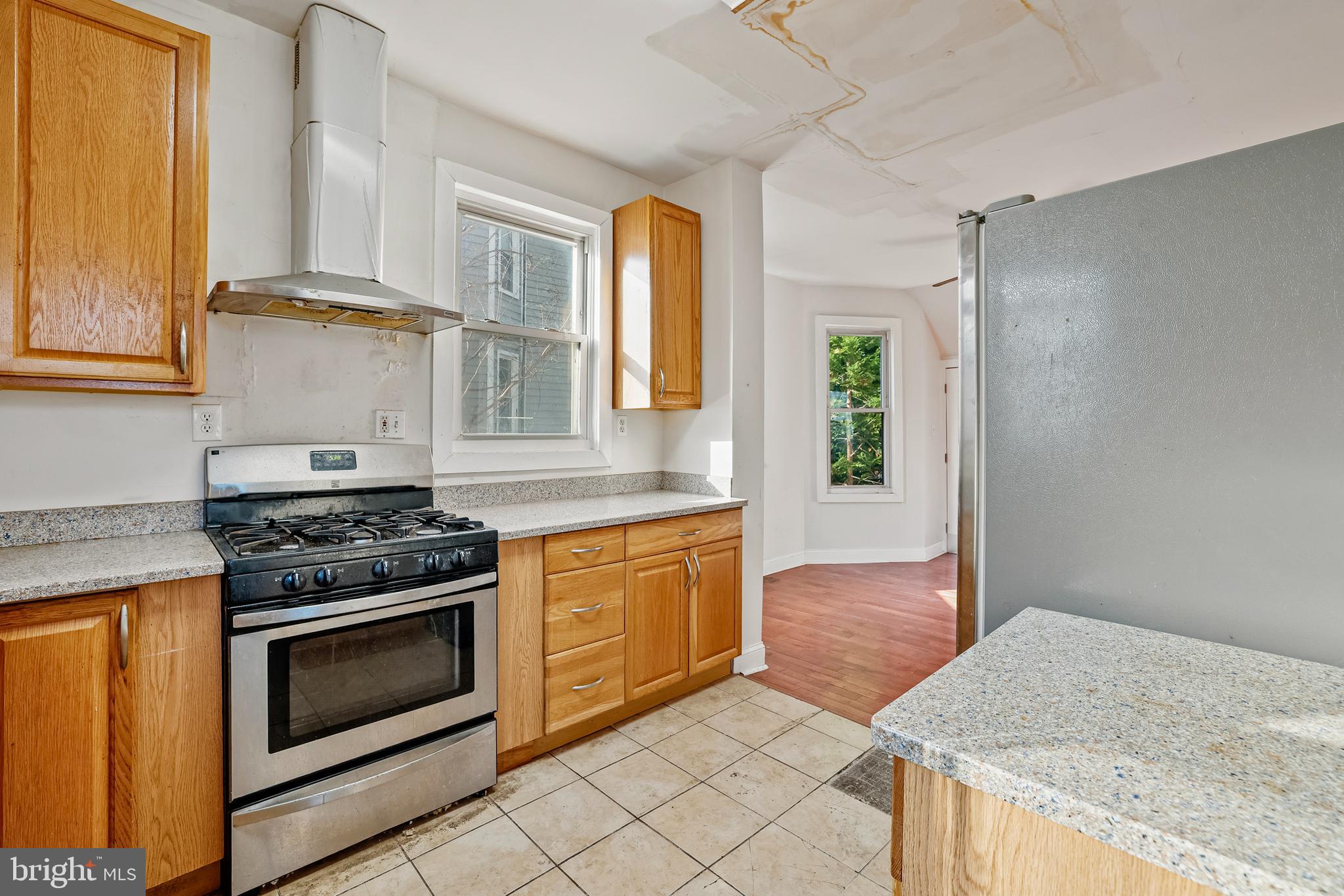 1811 LAWRENCE STREET NE