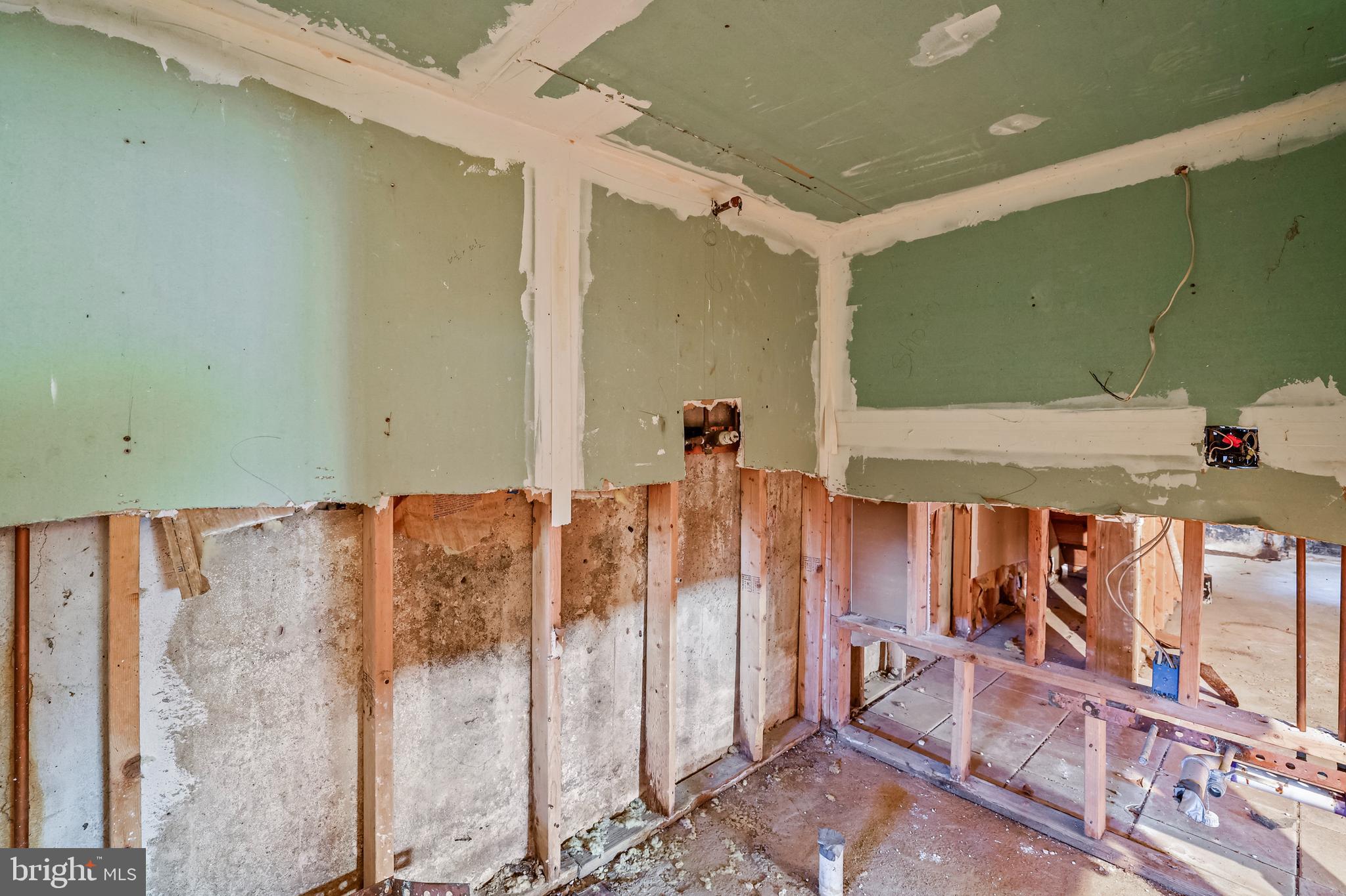 1811 LAWRENCE STREET NE