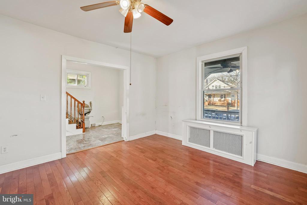 1811 LAWRENCE STREET NE