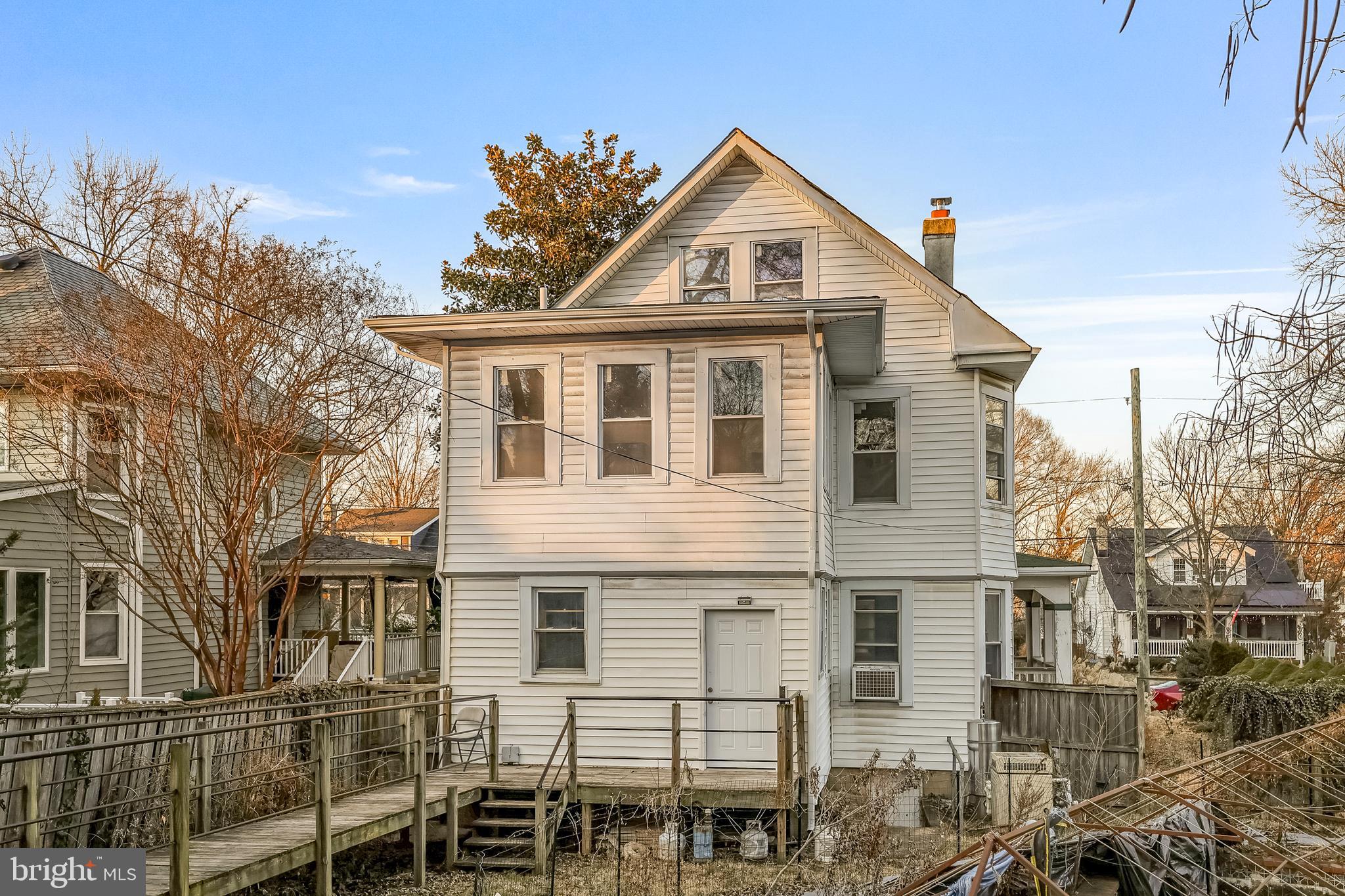 1811 LAWRENCE STREET NE