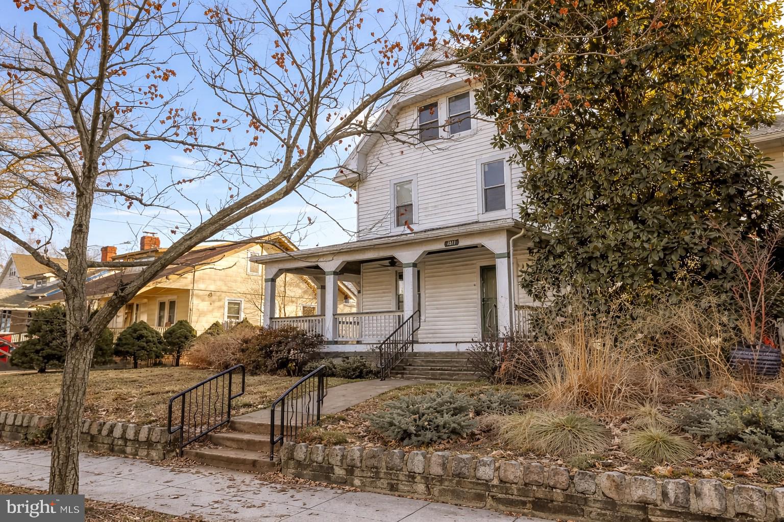 1811 LAWRENCE STREET NE