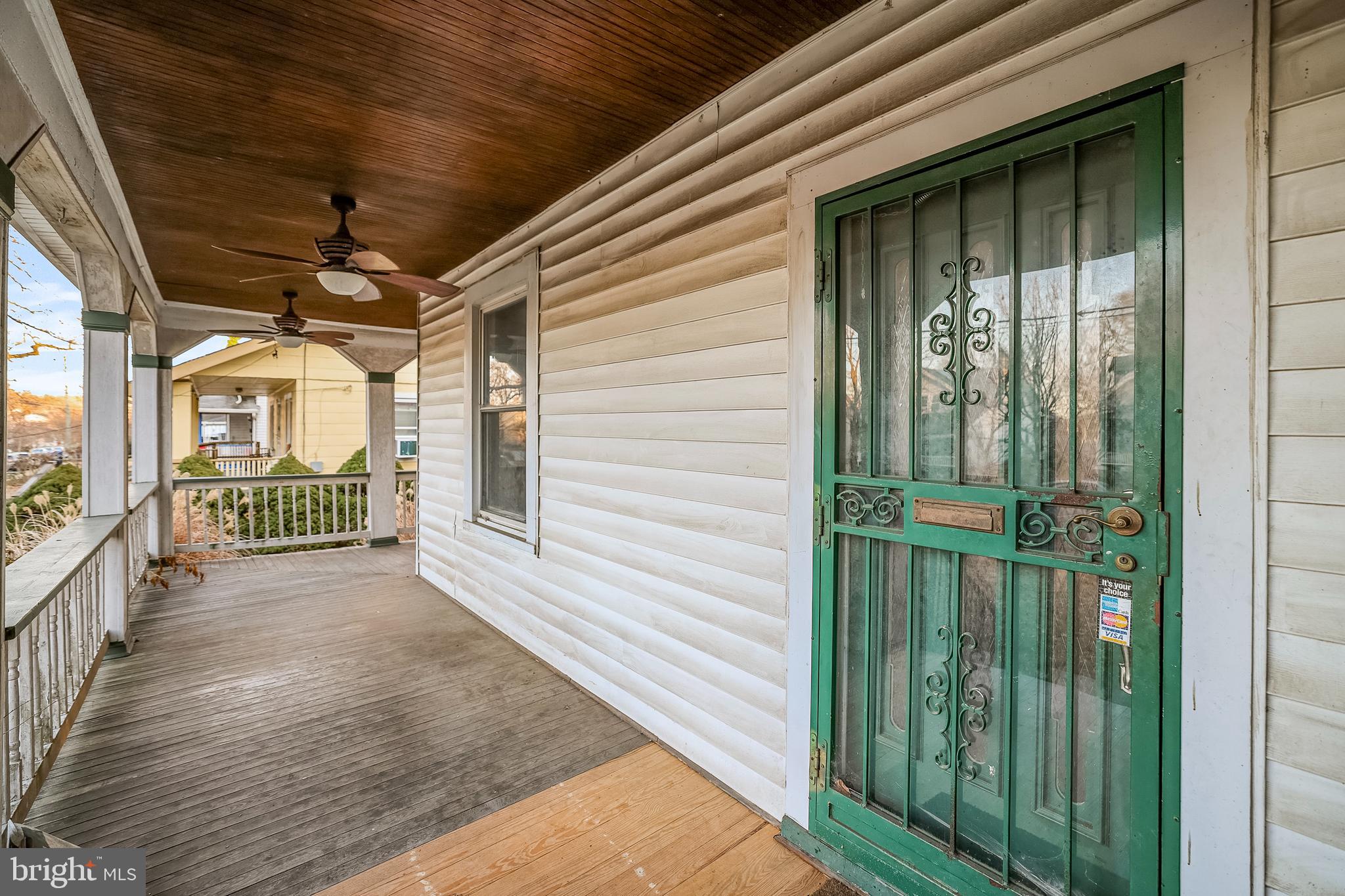 1811 LAWRENCE STREET NE