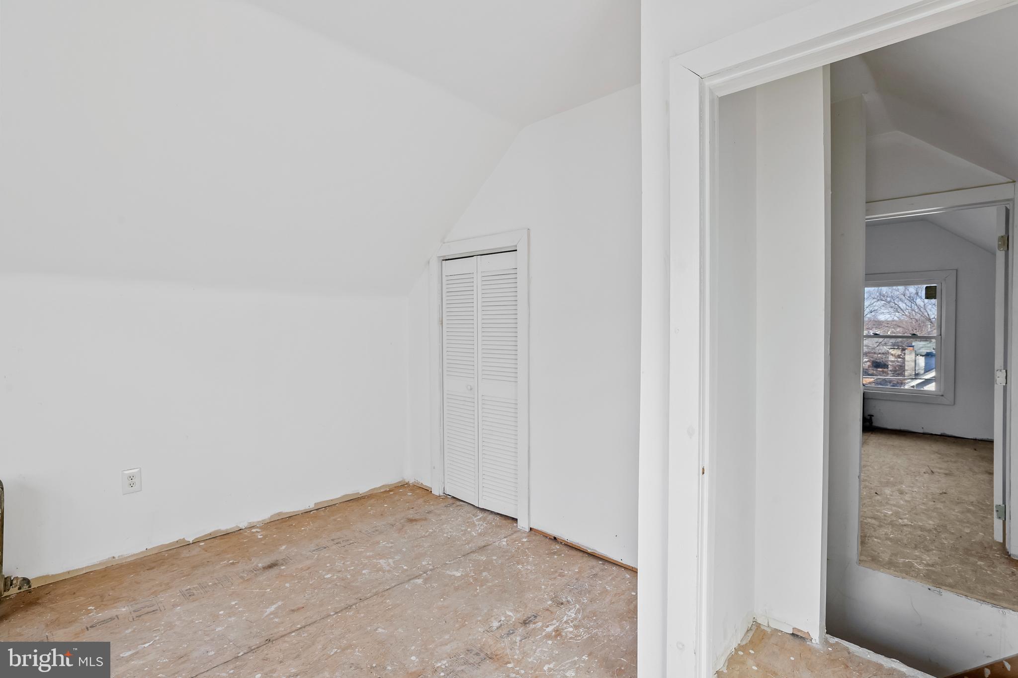 1811 LAWRENCE STREET NE